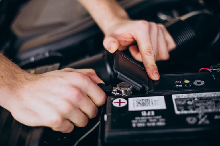 Pourquoi votre batterie risque-t-elle de lâcher cet été ?